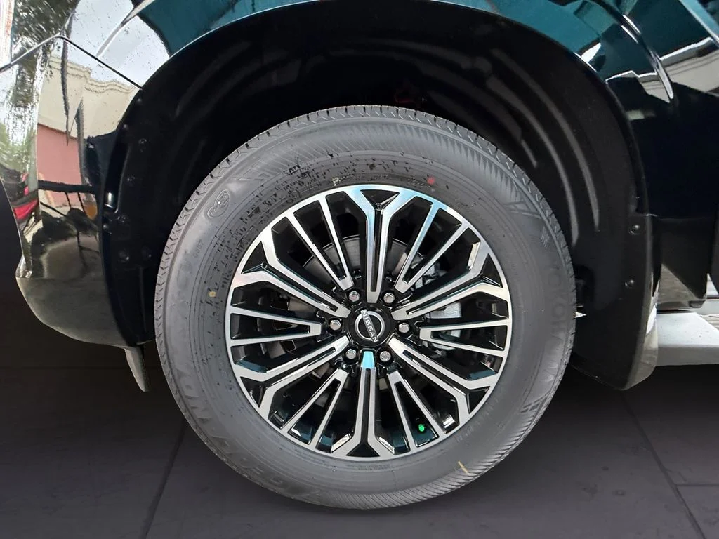 New 2026 Black Nissan Platinum image 9