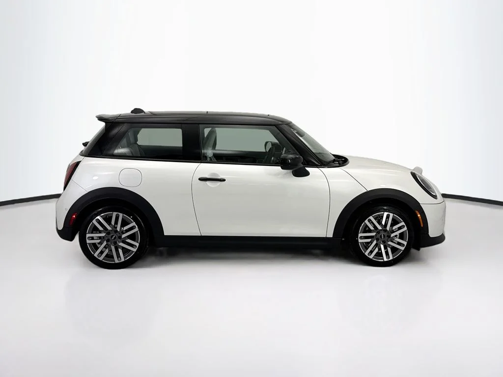 New 2026 Nanuq White Metallic MINI Signature Plus image 4