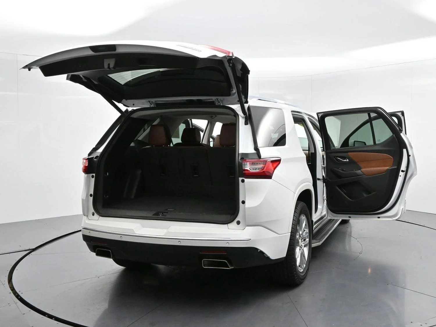 Used 2019 IRIDESCENT PEARL TRICOAT Chevrolet High Country image 52