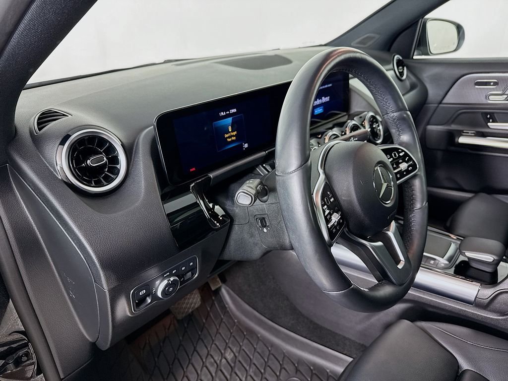Used 2022 Black Mercedes-Benz GLA 250 image 4