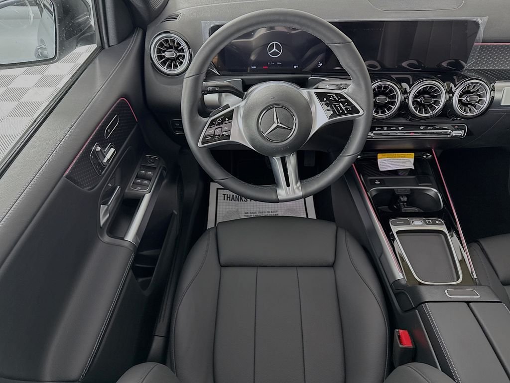 Used 2025 Silver Mercedes-Benz GLB 250 image 24