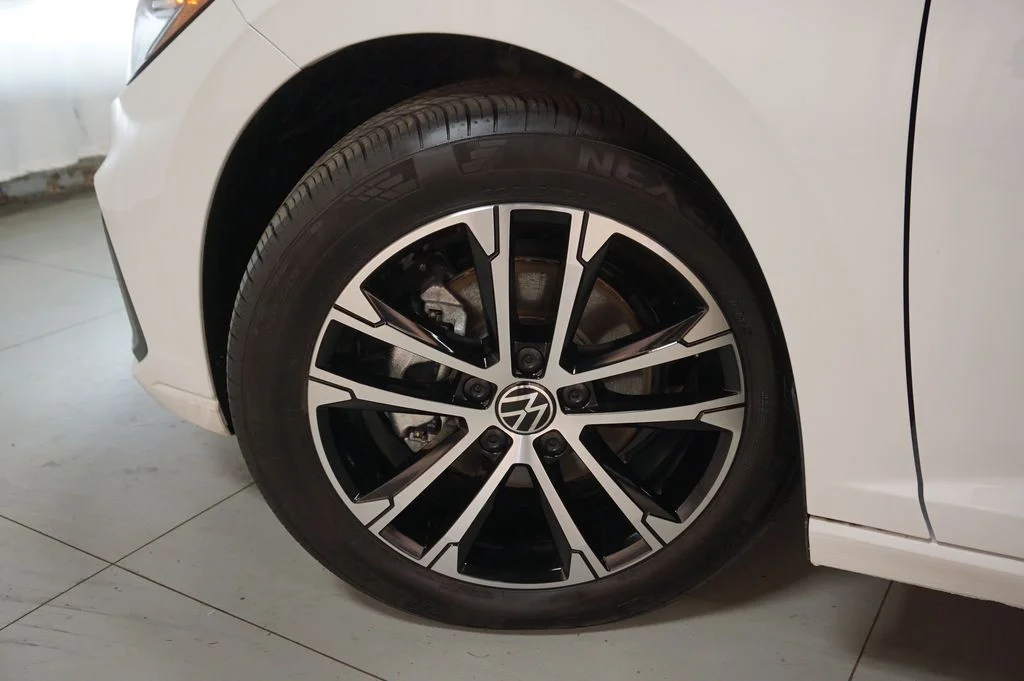 Certified Used 2025 Pure White Volkswagen 1.5T Sport image 38