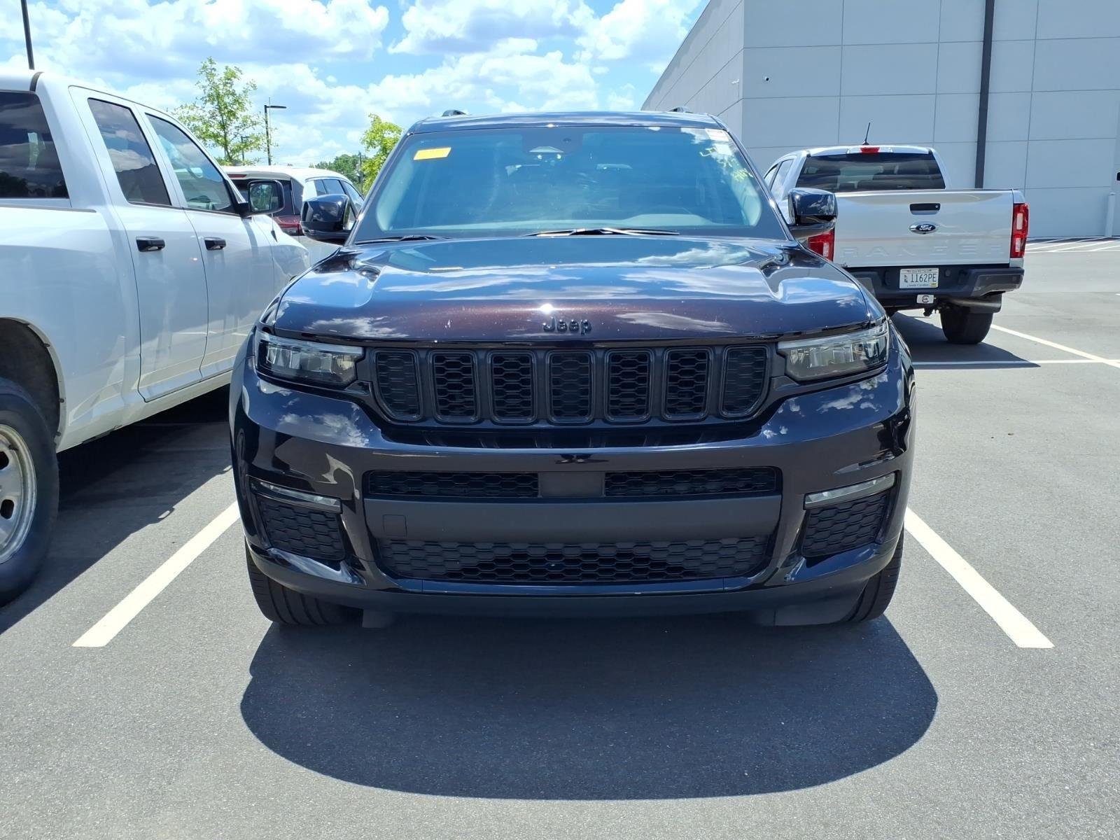 Used 2022 Ember Pearlcoat Jeep Limited image 4