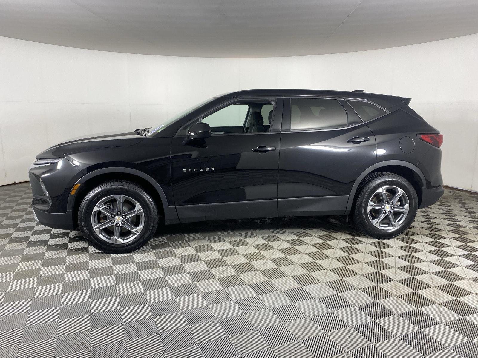 Used 2023 Black Chevrolet 2LT image 4