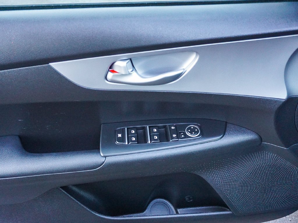 Used 2024 Black Kia LXS image 19