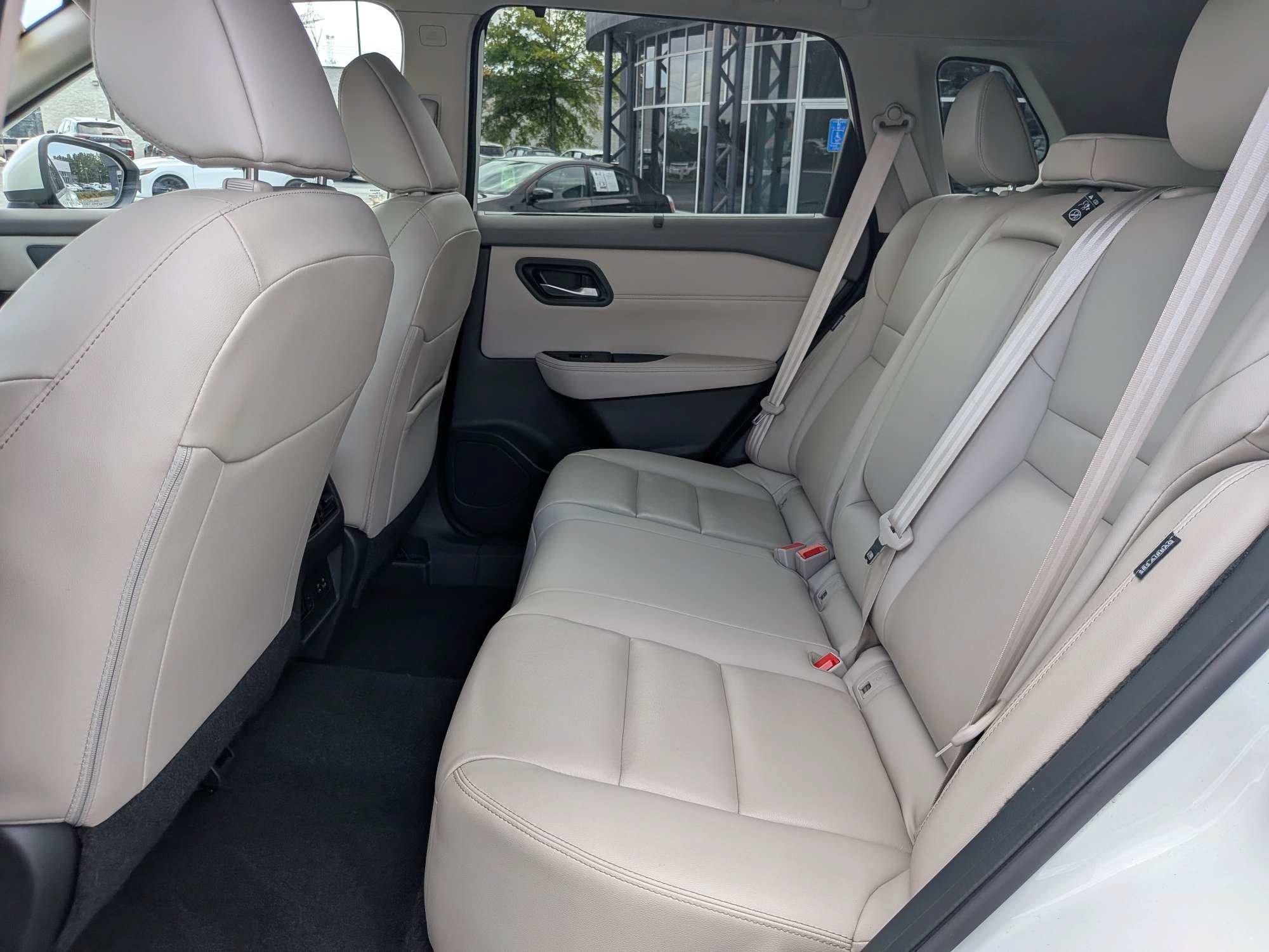 Used 2023 White Nissan SL image 12
