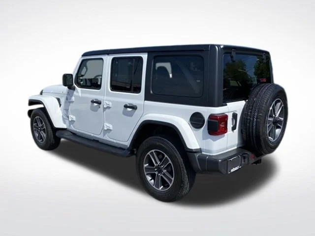 Used 2023 White Jeep Sahara image 3