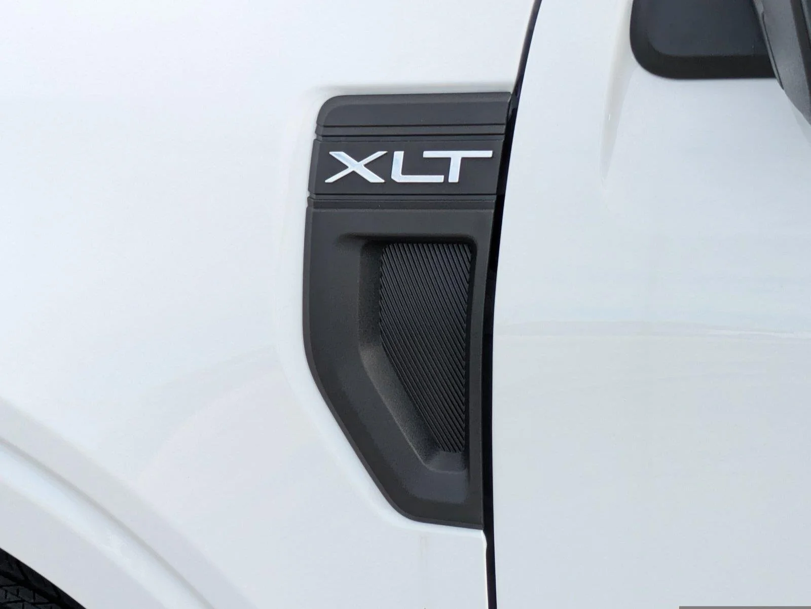 New 2026 Oxford White Ford XLT image 10