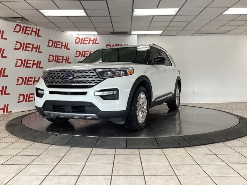 Used 2020 White Ford Limited image 3