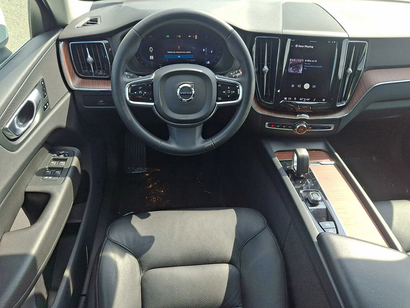 2023 Volvo XC60 Plus - Photo 11