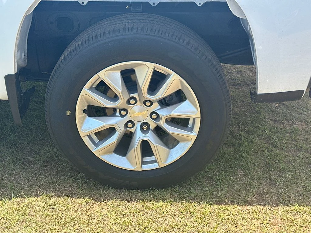 Used 2021 White Chevrolet Custom image 19
