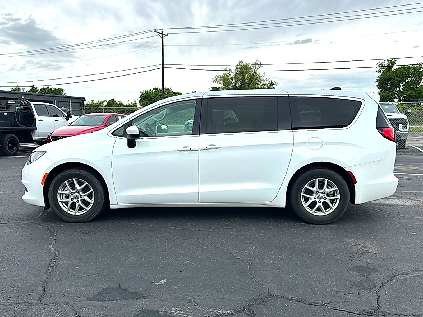 Used 2022 Bright White Clearcoat Chrysler LX image 3