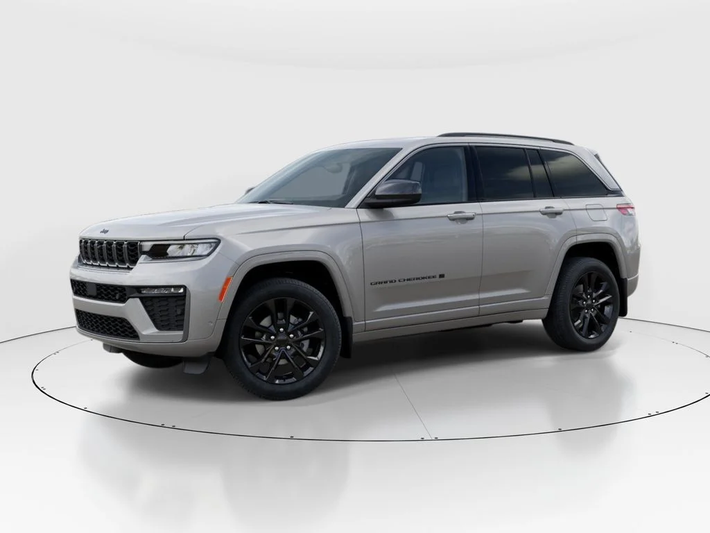 New 2026 Silver Zynith Exterior Paint Jeep Limited Reserve image 2