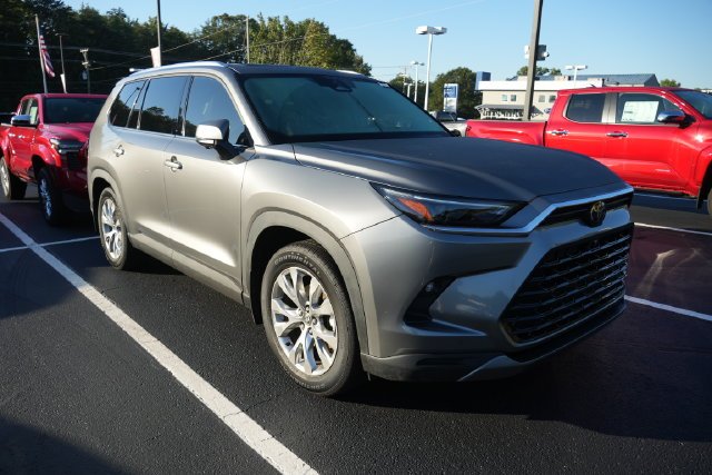 Certified Used 2026  Toyota Limited image 1