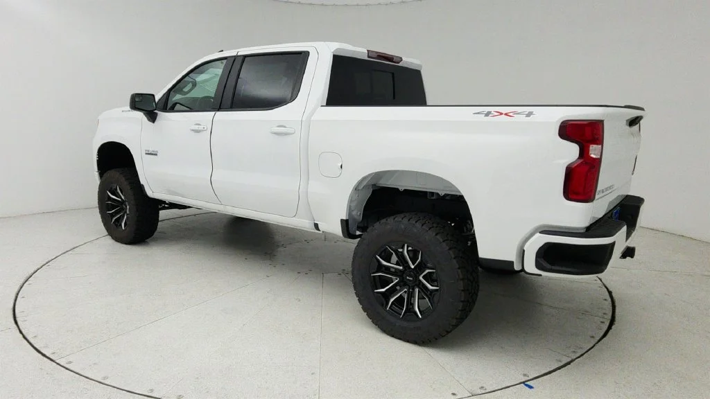 New 2026 Summit White Chevrolet RST image 5
