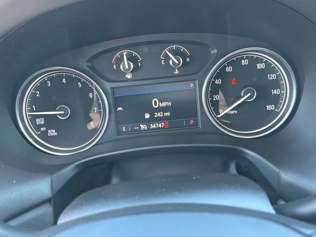 Used 2023 Summit White Buick Essence image 22
