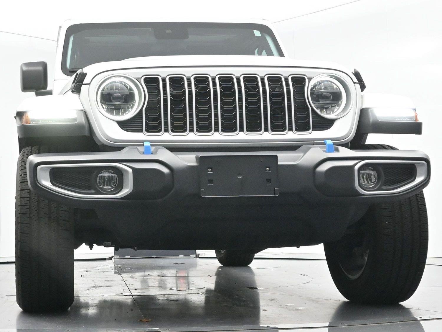 Used 2024 Bright White Clearcoat Jeep Sahara image 43