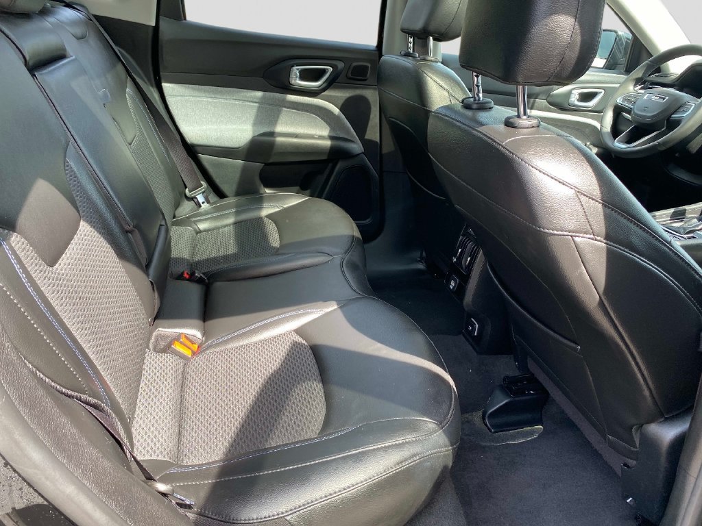 Used 2022 Black Jeep Latitude image 22