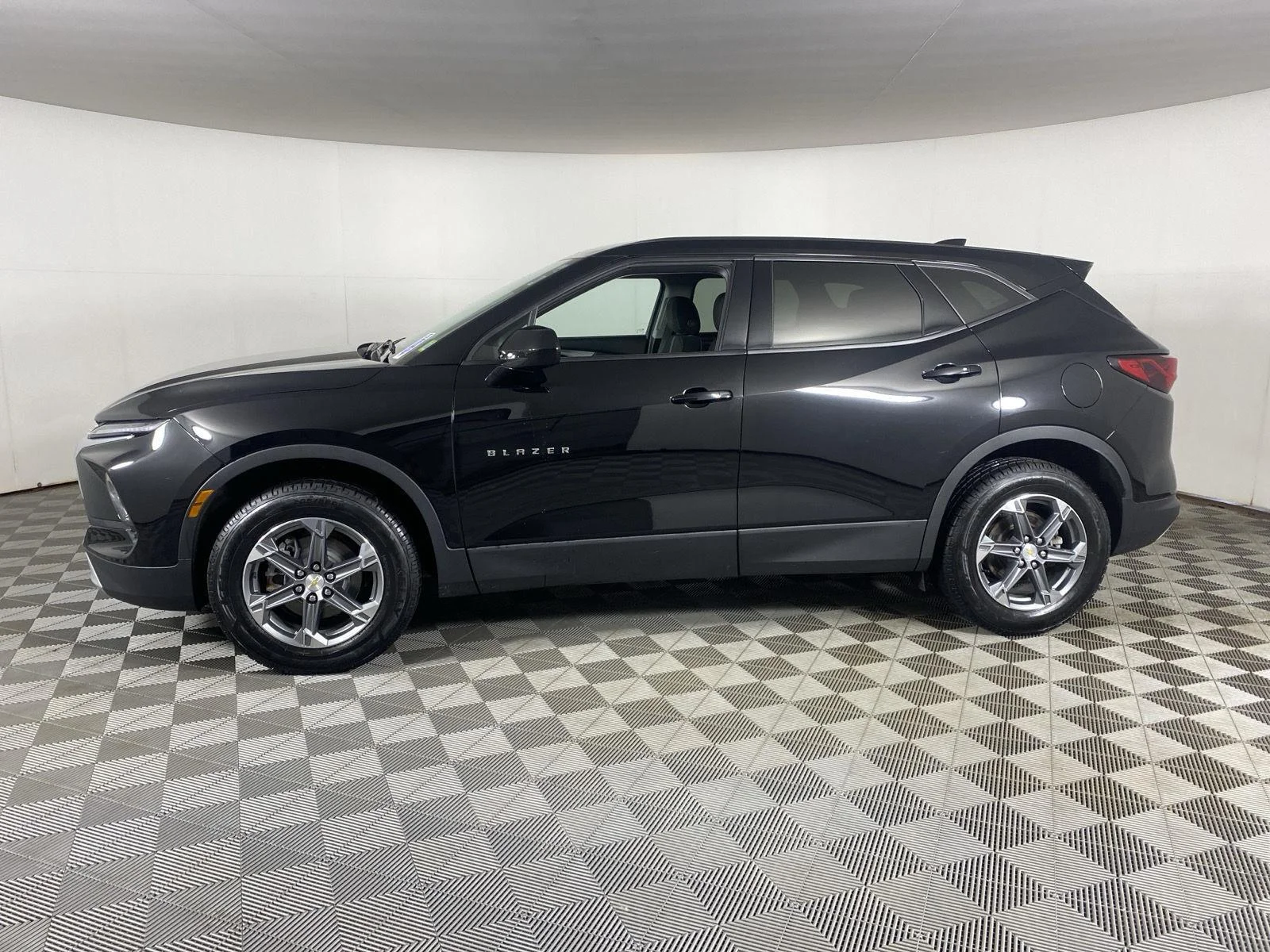 Used 2023 Black Chevrolet 2LT image 4