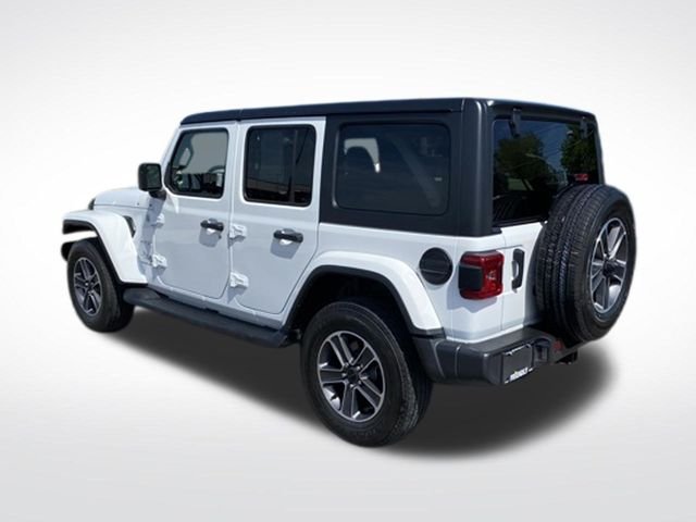 Used 2023 White Jeep Sahara image 3