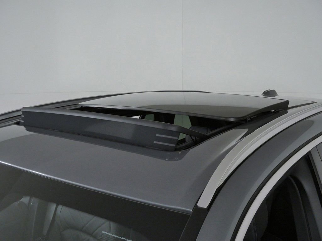 Used 2026 Skyscraper Grey Metallic BMW xDrive40i image 19