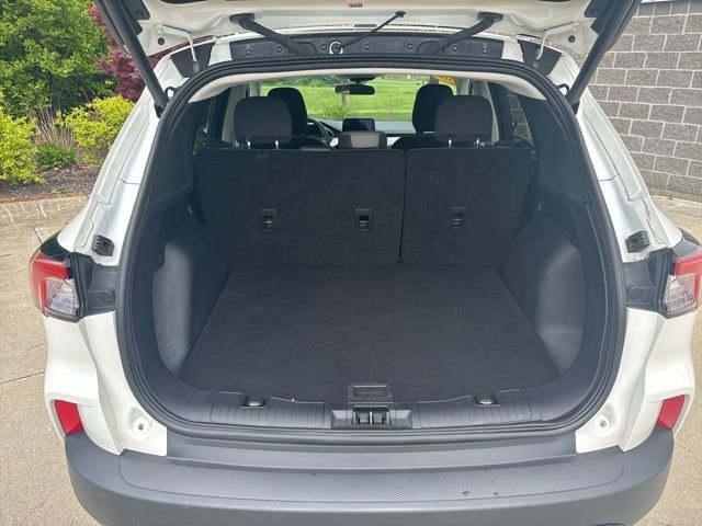 Used 2022 White Ford SE image 12