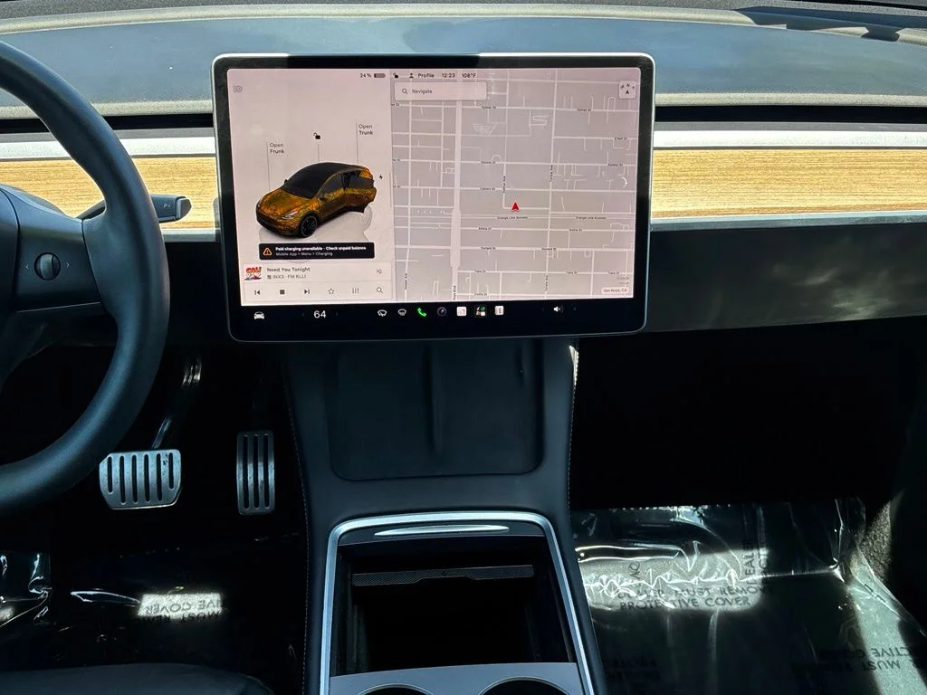 Used 2022  Tesla Performance image 22