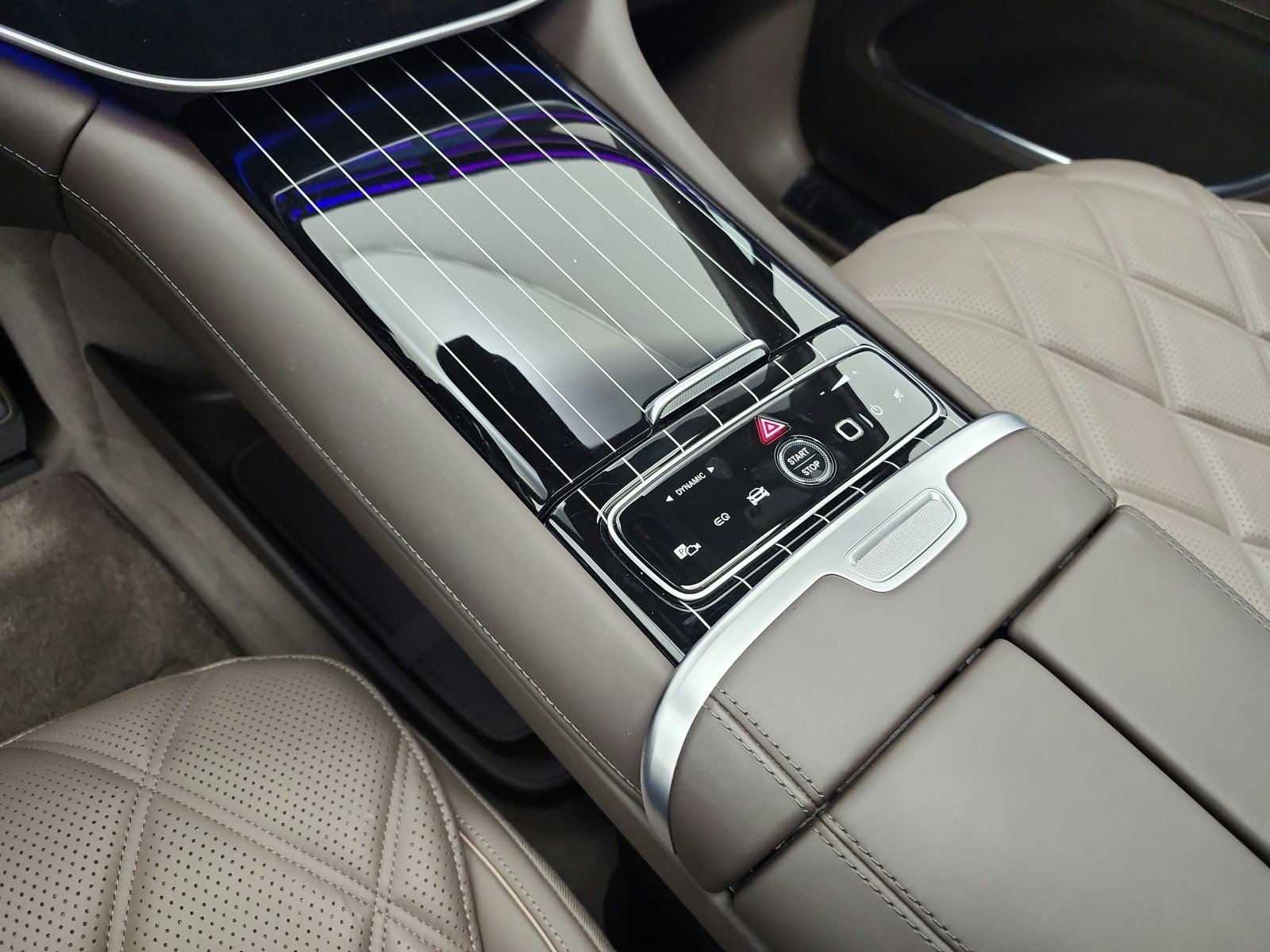 Certified Used 2024 Obsidian Black/Cirrus Silver Mercedes-Benz Maybach EQS 680 4MATIC® SUV image 13