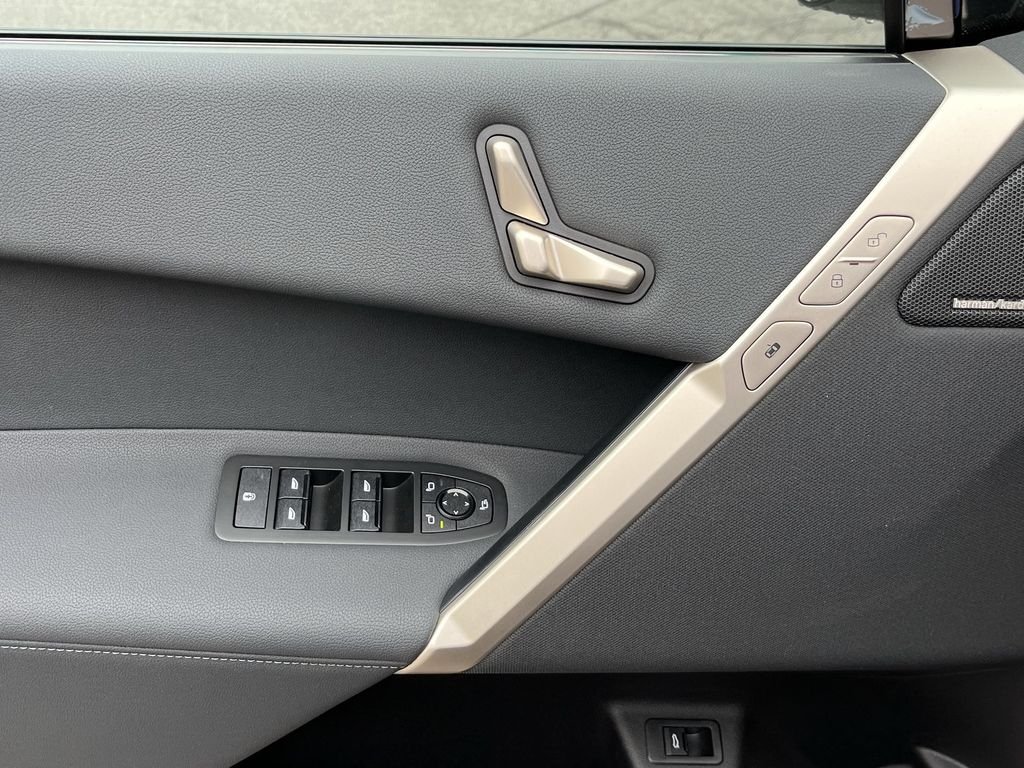 2026 BMW iX 60 - Photo 13