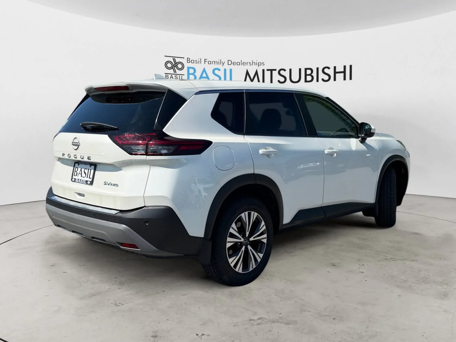 Used 2023 Pearl White Tricoat Nissan SV image 5