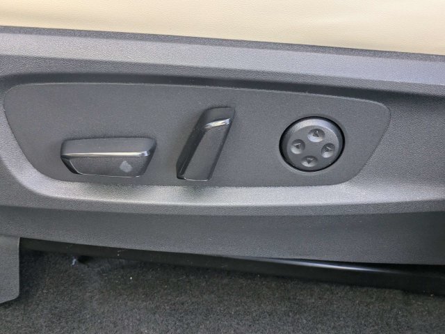 Used 2025 Blue INFINITI LUXE image 21