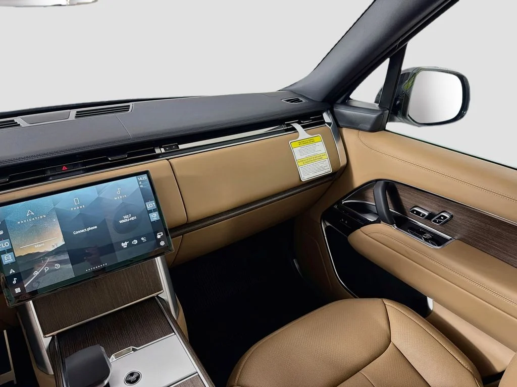 New 2026 Fuji White Land Rover SE image 25