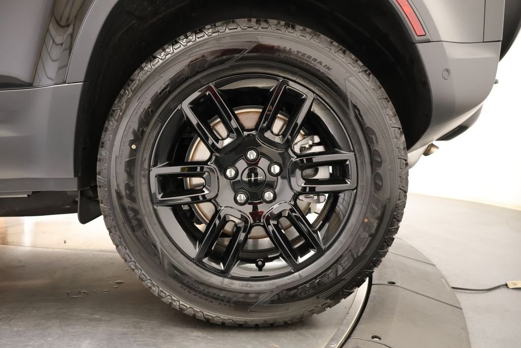 New 2026 Santorini Black Land Rover S image 10