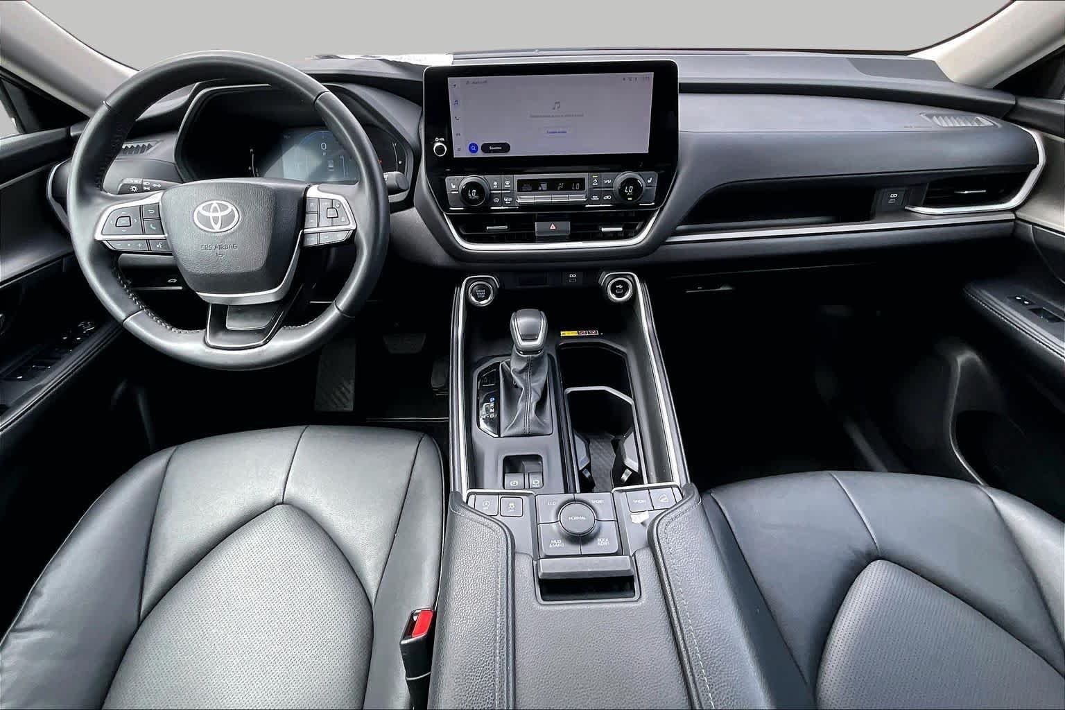 Used 2025 Midnight Black Metallic Toyota XLE image 13