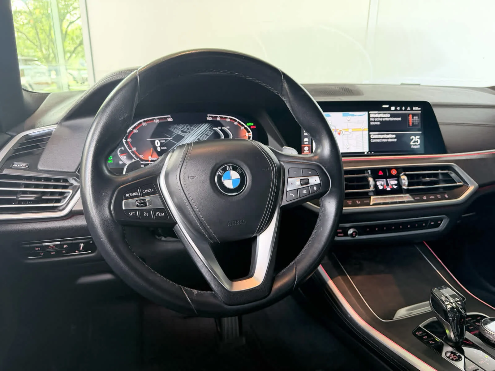 Used 2022  BMW sDrive40i image 11