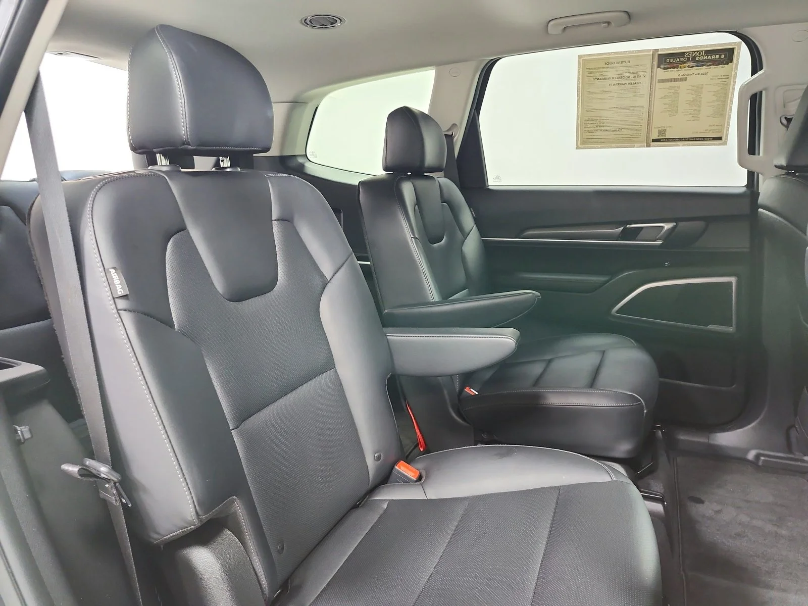 Used 2025  Kia S image 43