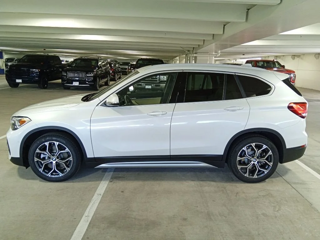 Used 2021 Mineral White Metallic BMW xDrive28i image 8