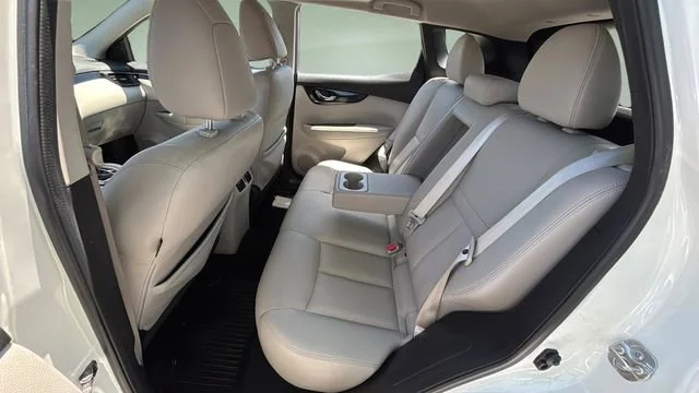Used 2019 White Nissan SL image 20