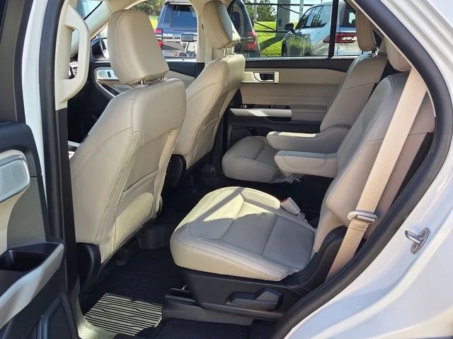 Used 2023 White Ford Limited image 6
