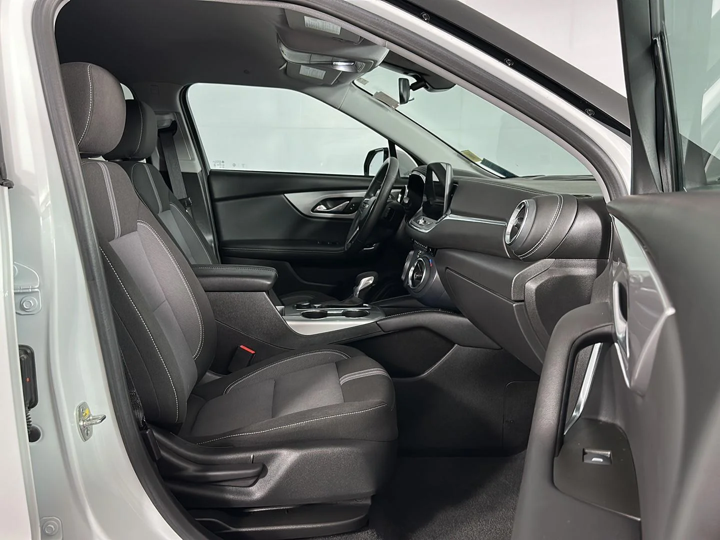 Used 2024 Summit White Chevrolet LT image 26