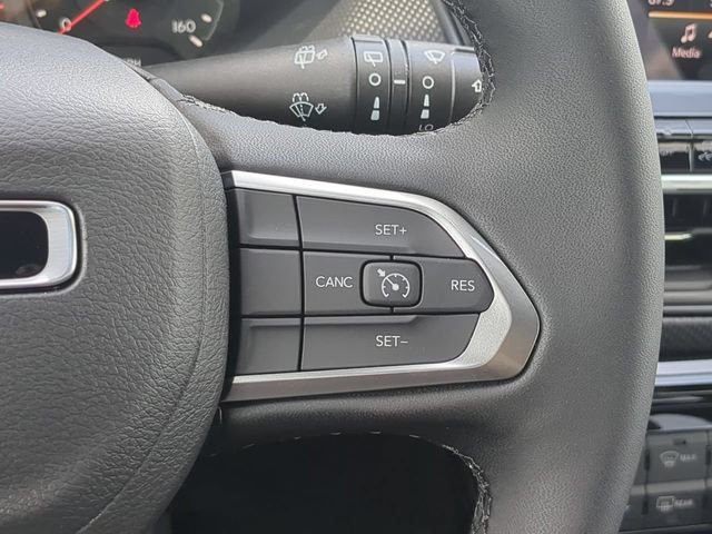 New 2026 Bright White Clearcoat Jeep Latitude image 30