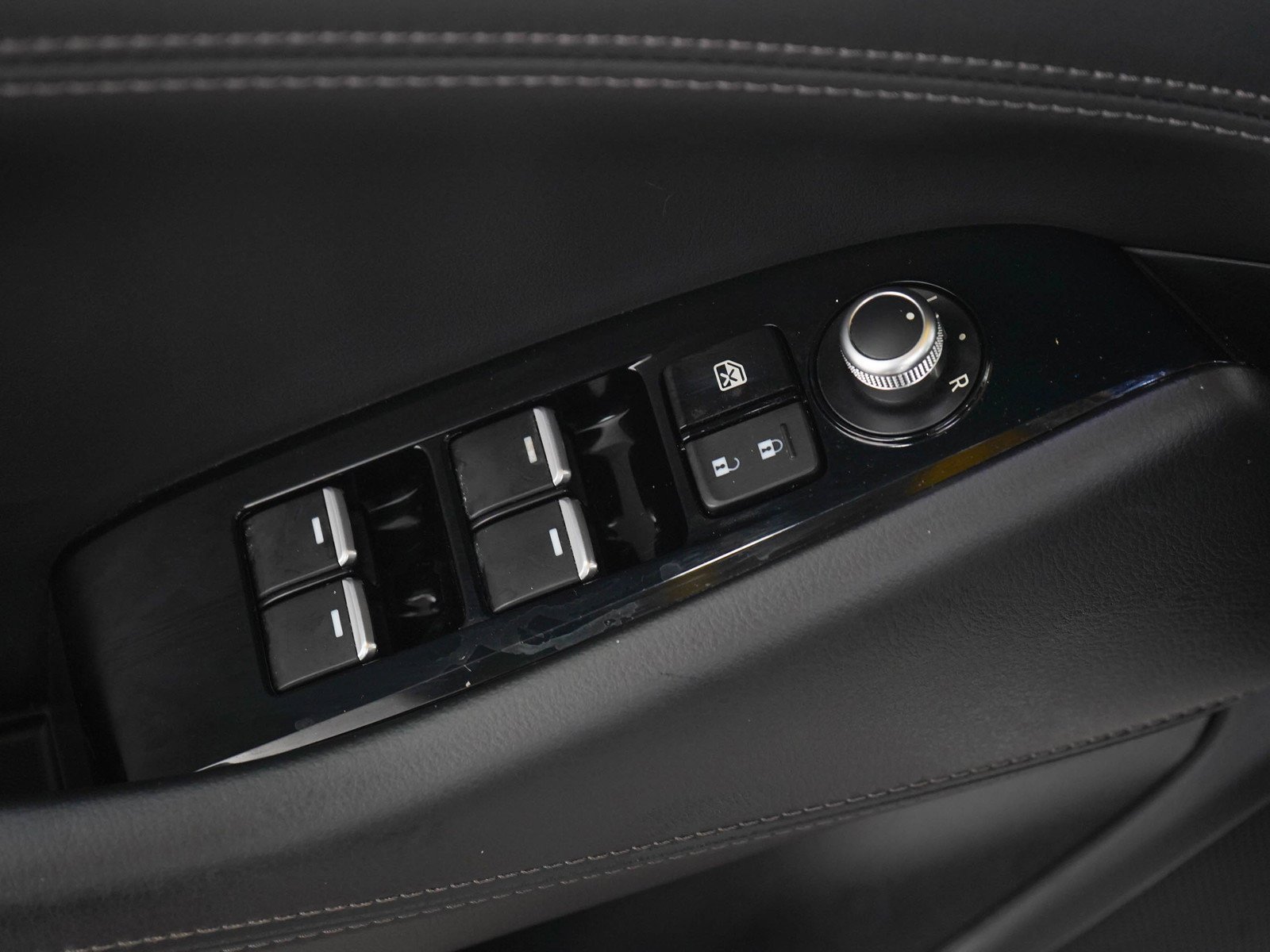 Used 2018 Snowflake White Pearl Mica Mazda Touring image 20