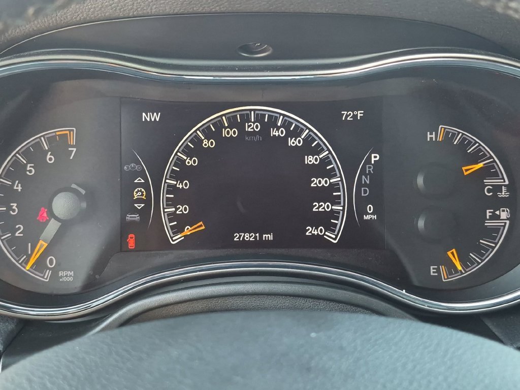 Used 2021 White Jeep Laredo image 18