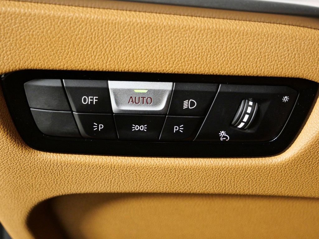 Used 2026 Black Sapphire Metallic BMW xDrive40 image 40