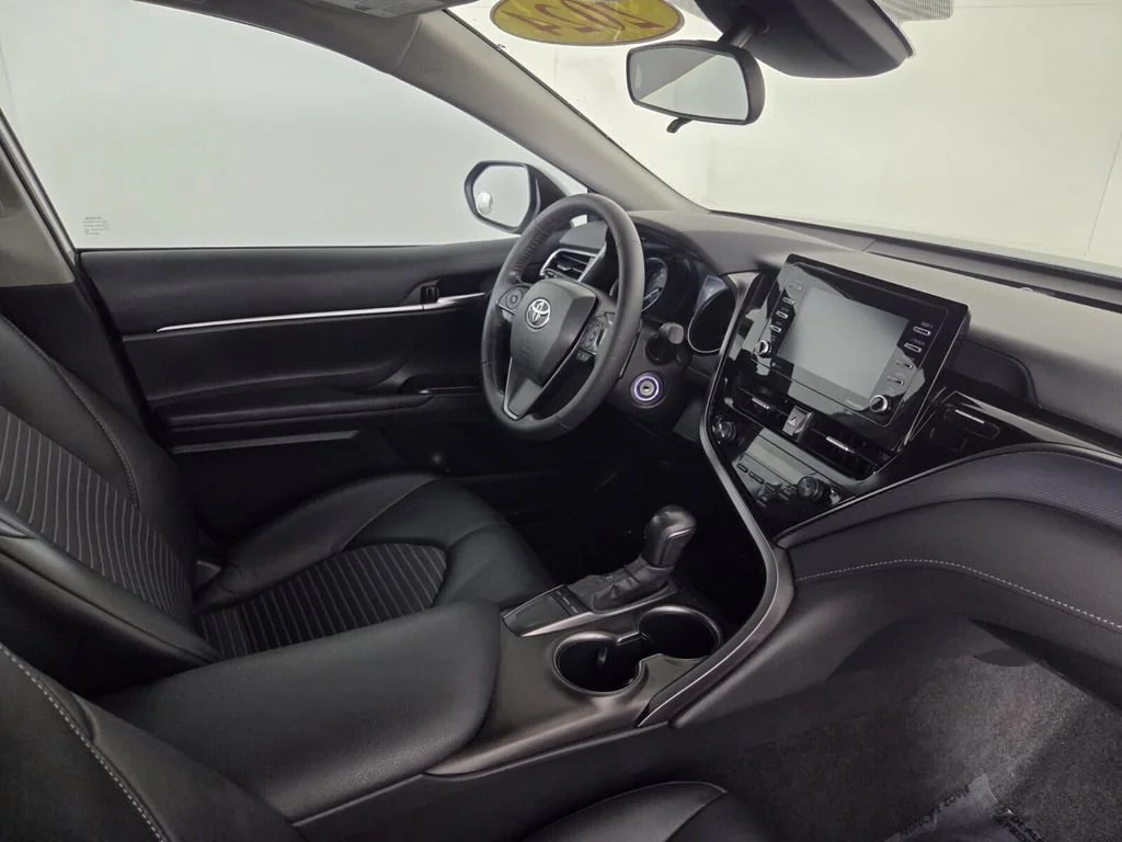 Used 2024 Ice Toyota SE image 33