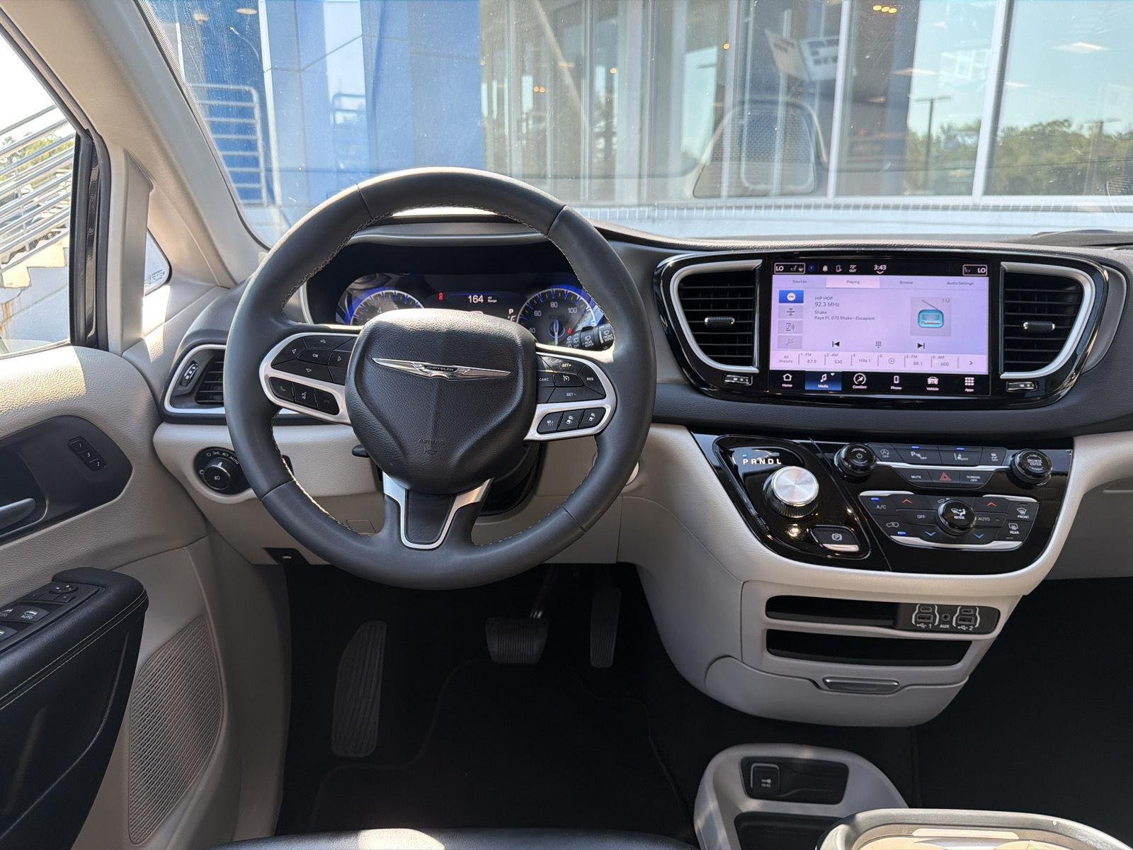 2024 Chrysler Pacifica Touring L - Photo 16