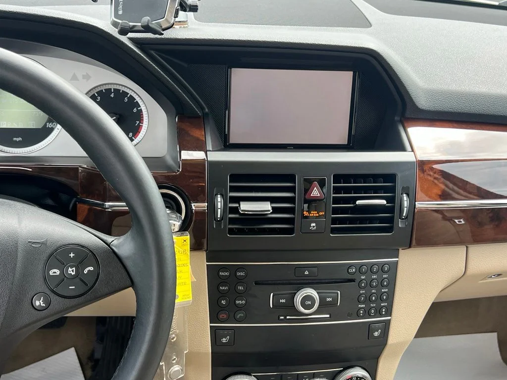 Used 2011 Arctic White Mercedes-Benz GLK 350 image 21