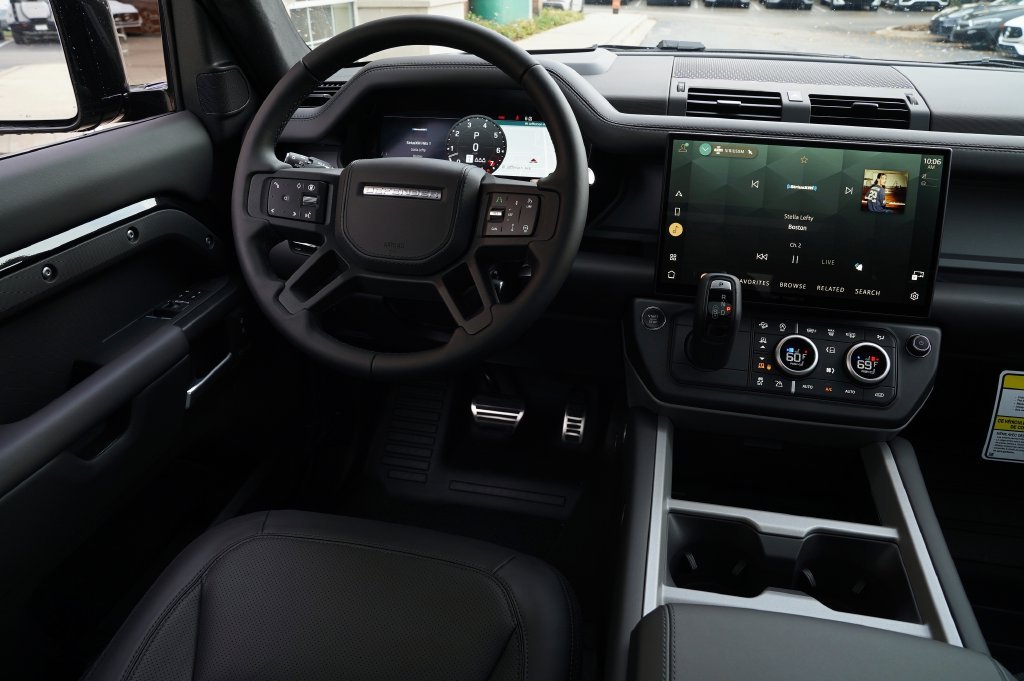 New 2026 Santorini Black Land Rover V8 image 15