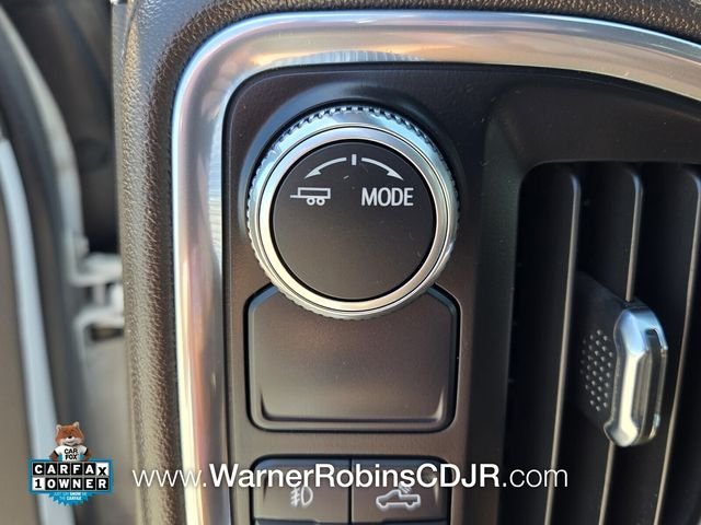 Used 2022 White GMC SLT image 30