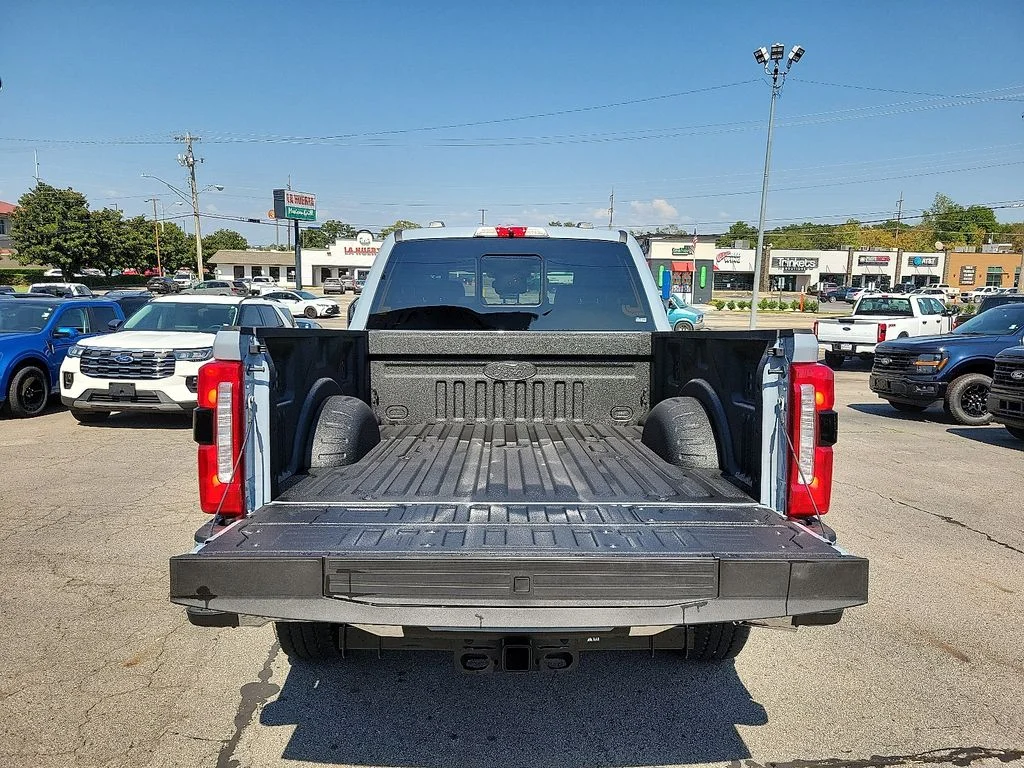 New 2026 Glacier Gray Metallic Tri-Coat Ford F-250® Lariat® image 8